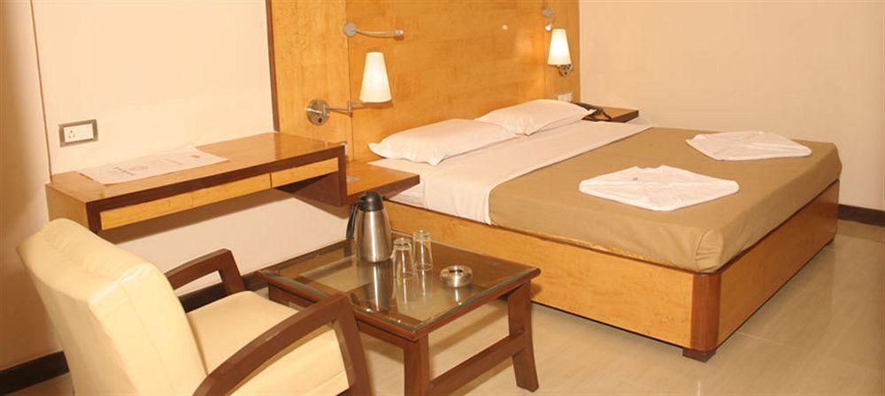 Hotel Kanishka Phg Bangalore Exteriör bild