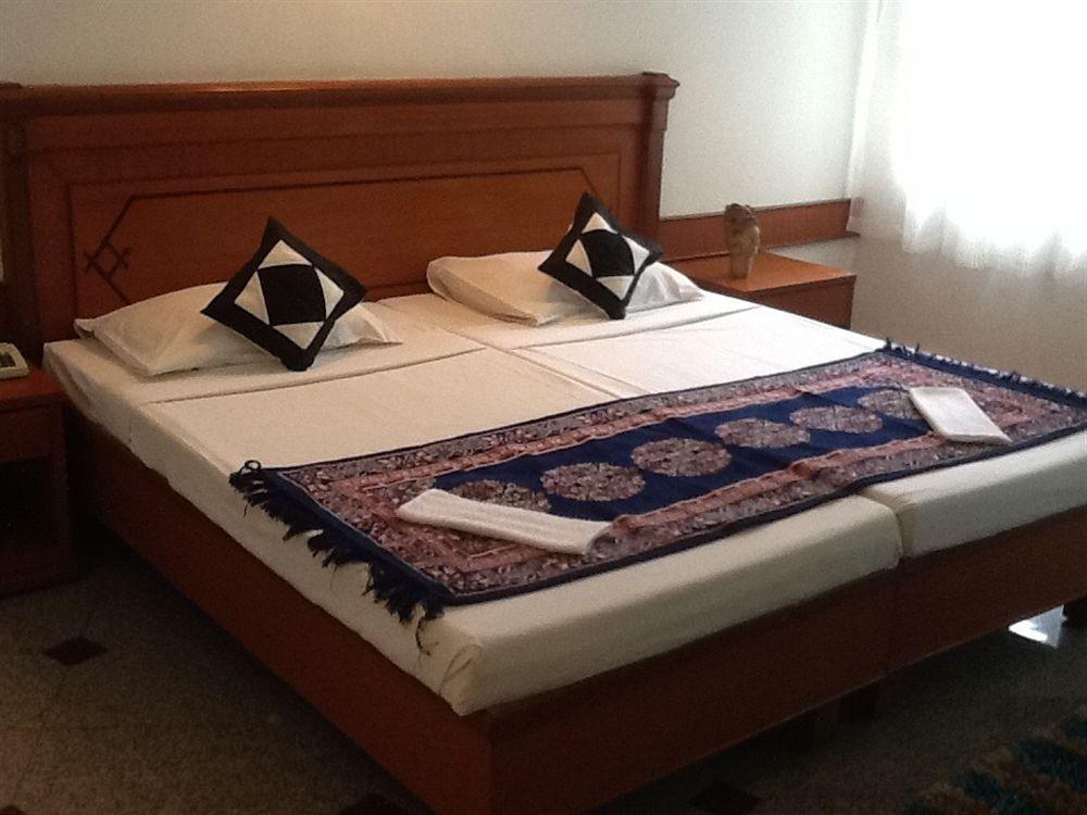 Hotel Kanishka Phg Bangalore Exteriör bild