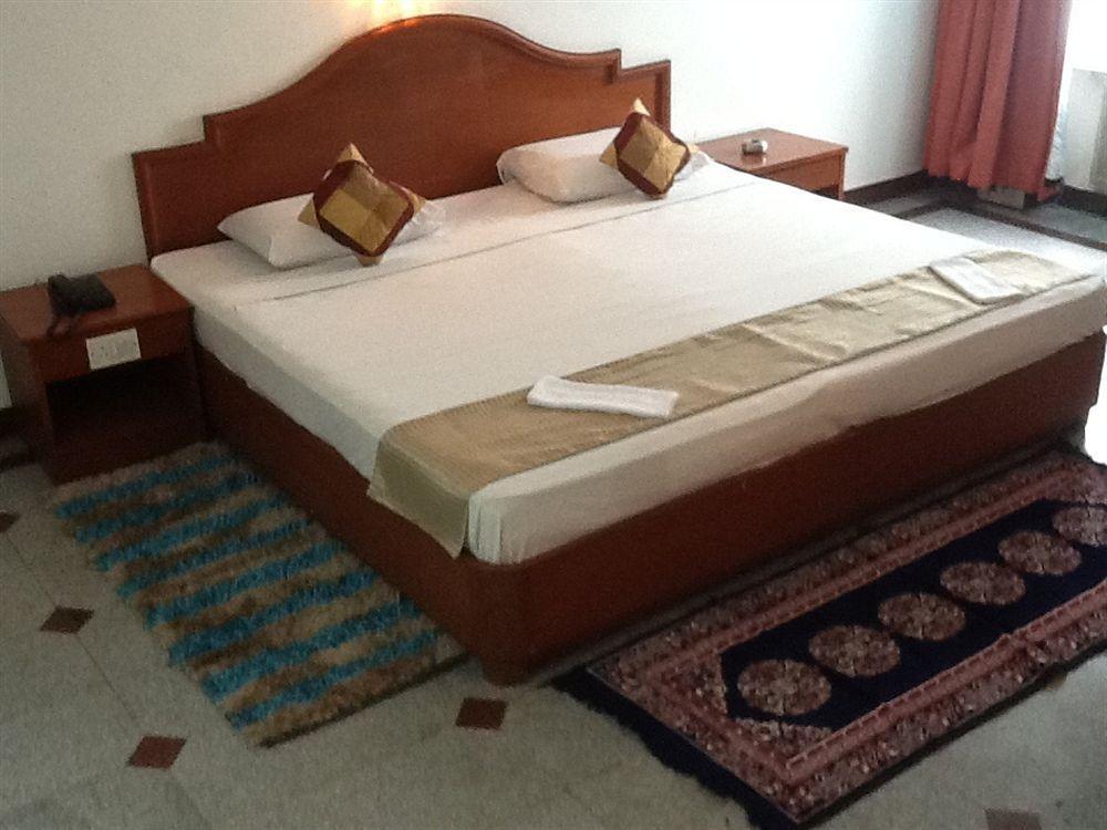 Hotel Kanishka Phg Bangalore Exteriör bild