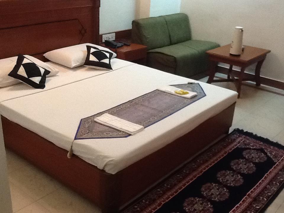 Hotel Kanishka Phg Bangalore Exteriör bild
